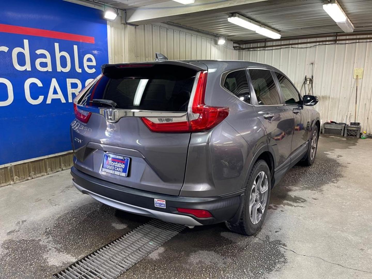 2018 SILVER HONDA CR-V EX (7FARW1H50JE) with an 1.5L engine, Continuously Variable transmission, located at 2525 S. Cushman, Fairbanks, AK, 99701, (907) 452-5707, 64.824036, -147.712311 - Photo#2