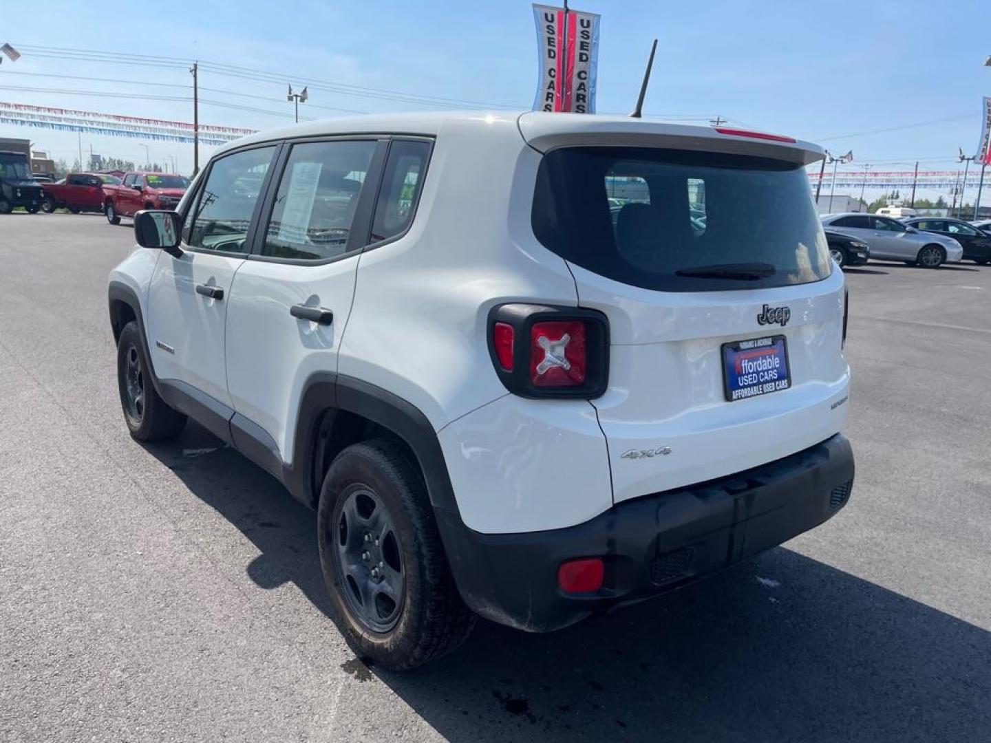 2017 WHITE JEEP RENEGADE SPORT (ZACCJBAB4HP) with an 2.4L engine, Automatic transmission, located at 2525 S. Cushman, Fairbanks, AK, 99701, (907) 452-5707, 64.824036, -147.712311 - Photo#2