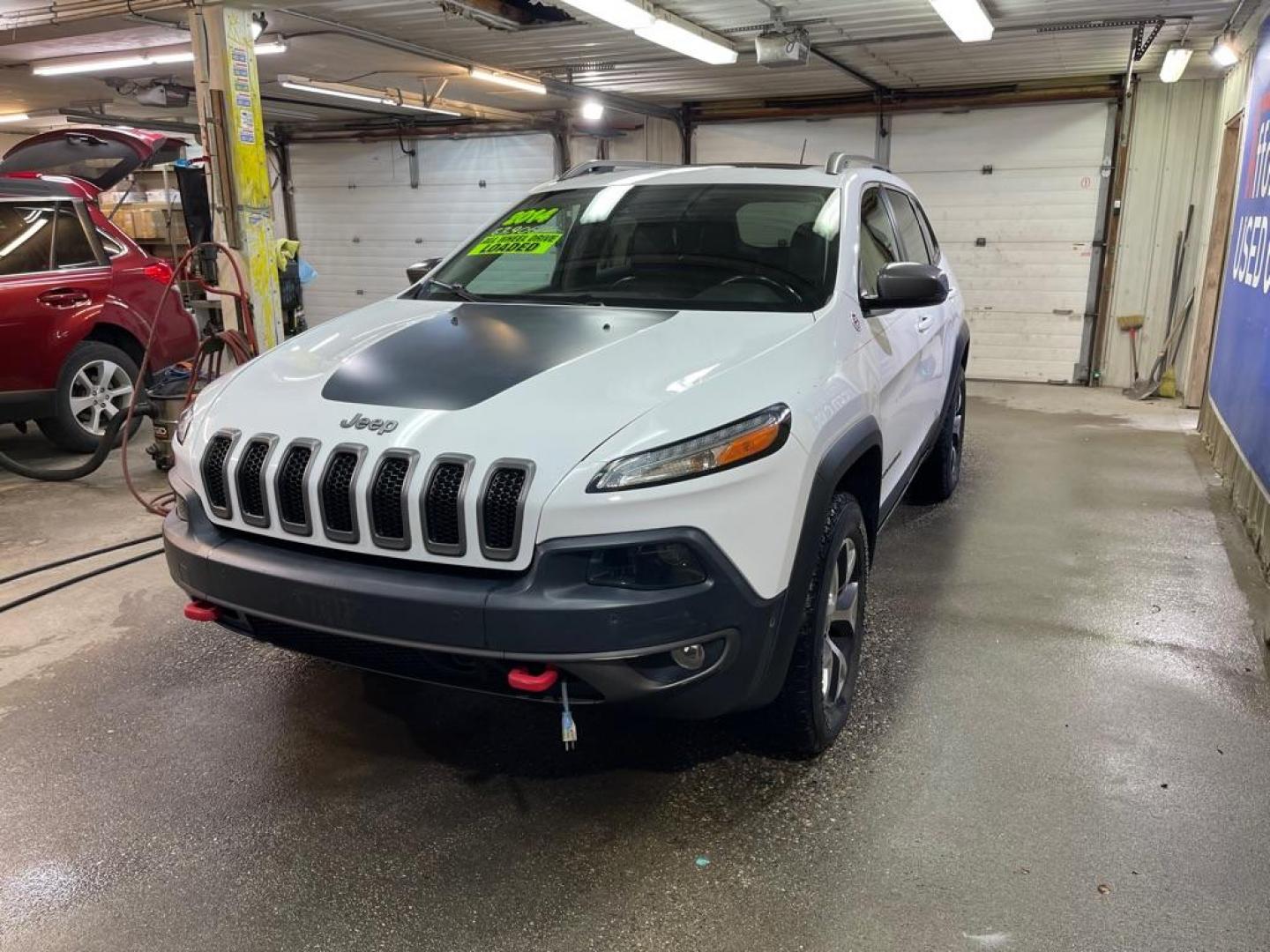 2014 WHITE JEEP CHEROKEE TRAILHAWK (1C4PJMBS0EW) with an 3.2L engine, Automatic transmission, located at 2525 S. Cushman, Fairbanks, AK, 99701, (907) 452-5707, 64.824036, -147.712311 - Photo#1