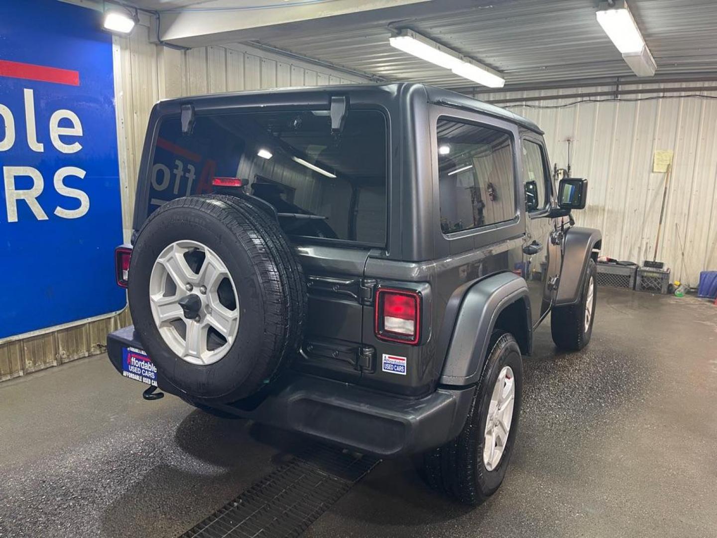 2022 GREY JEEP WRANGLER SPORT (1C4GJXAN4NW) with an 2.0L engine, Automatic transmission, located at 2525 S. Cushman, Fairbanks, AK, 99701, (907) 452-5707, 64.824036, -147.712311 - Photo#2