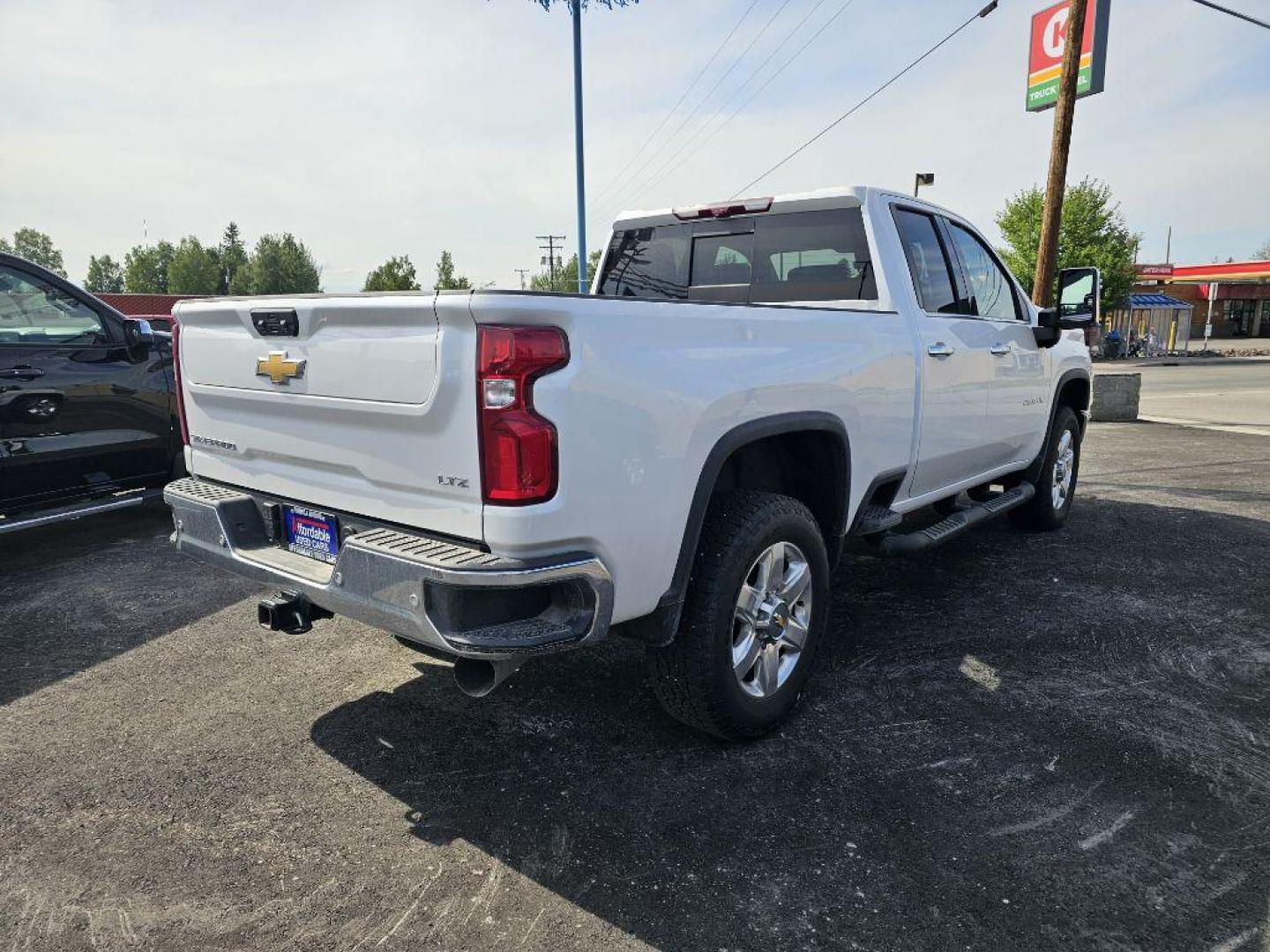 2023 WHITE CHEVROLET SILVERADO 2500 HEAVY DUTY LTZ (1GC5YPEY1PF) with an 6.6L engine, Automatic transmission, located at 2525 S. Cushman, Fairbanks, AK, 99701, (907) 452-5707, 64.824036, -147.712311 - Photo#3