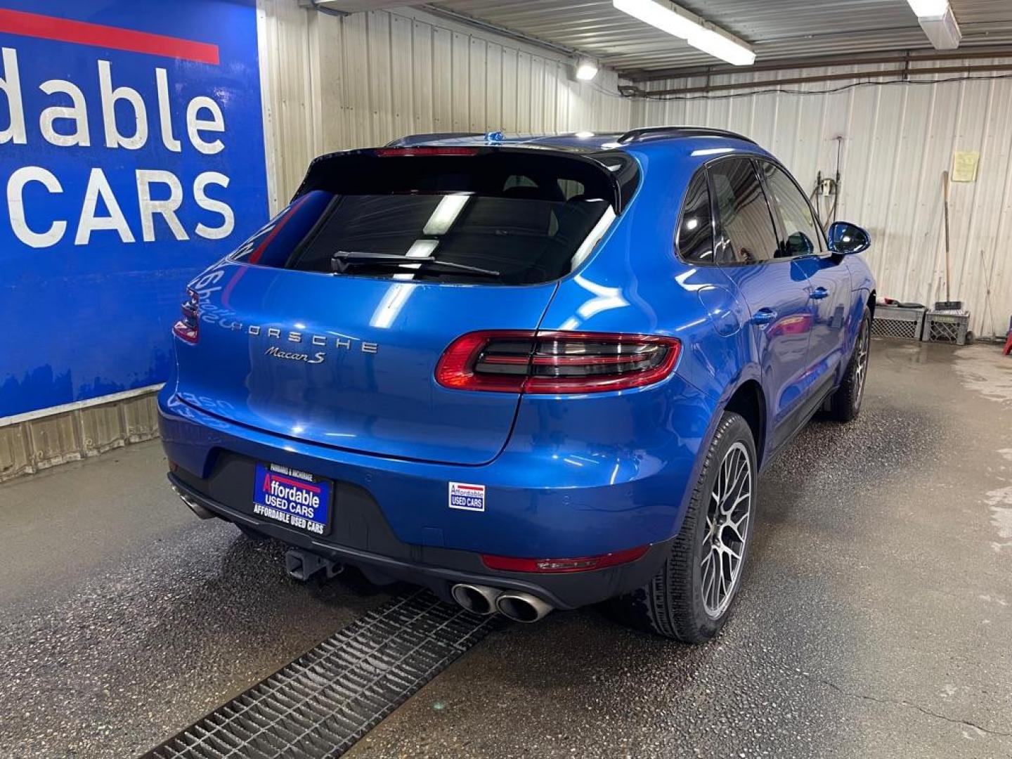 2018 BLUE PORSCHE MACAN S (WP1AB2A54JL) with an 3.0L engine, Automatic transmission, located at 2525 S. Cushman, Fairbanks, AK, 99701, (907) 452-5707, 64.824036, -147.712311 - Photo#2