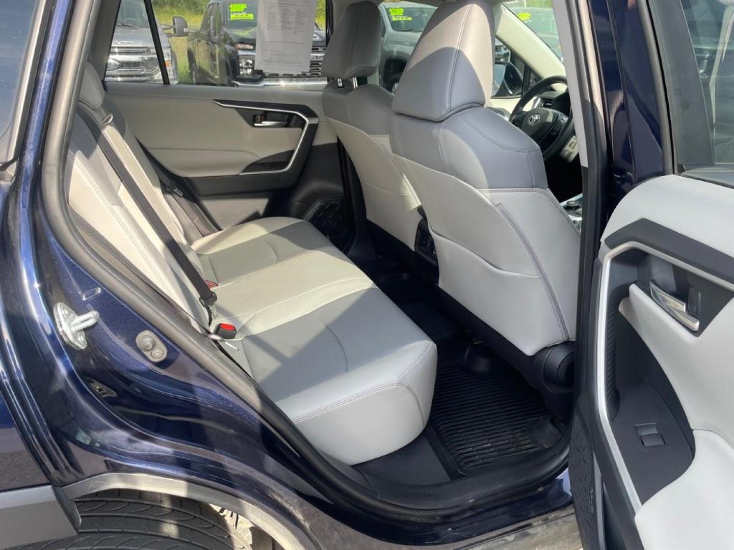 2020 BLUE TOYOTA RAV4 XLE PREMIUM (JTMA1RFV9LD) with an 2.5L engine, Automatic transmission, located at 2525 S. Cushman, Fairbanks, AK, 99701, (907) 452-5707, 64.824036, -147.712311 - Photo#4