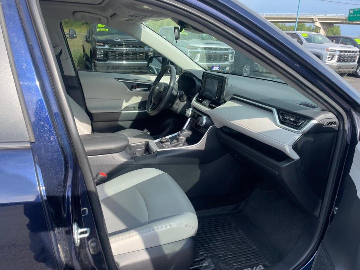 2020 BLUE TOYOTA RAV4 XLE PREMIUM (JTMA1RFV9LD) with an 2.5L engine, Automatic transmission, located at 2525 S. Cushman, Fairbanks, AK, 99701, (907) 452-5707, 64.824036, -147.712311 - Photo#5