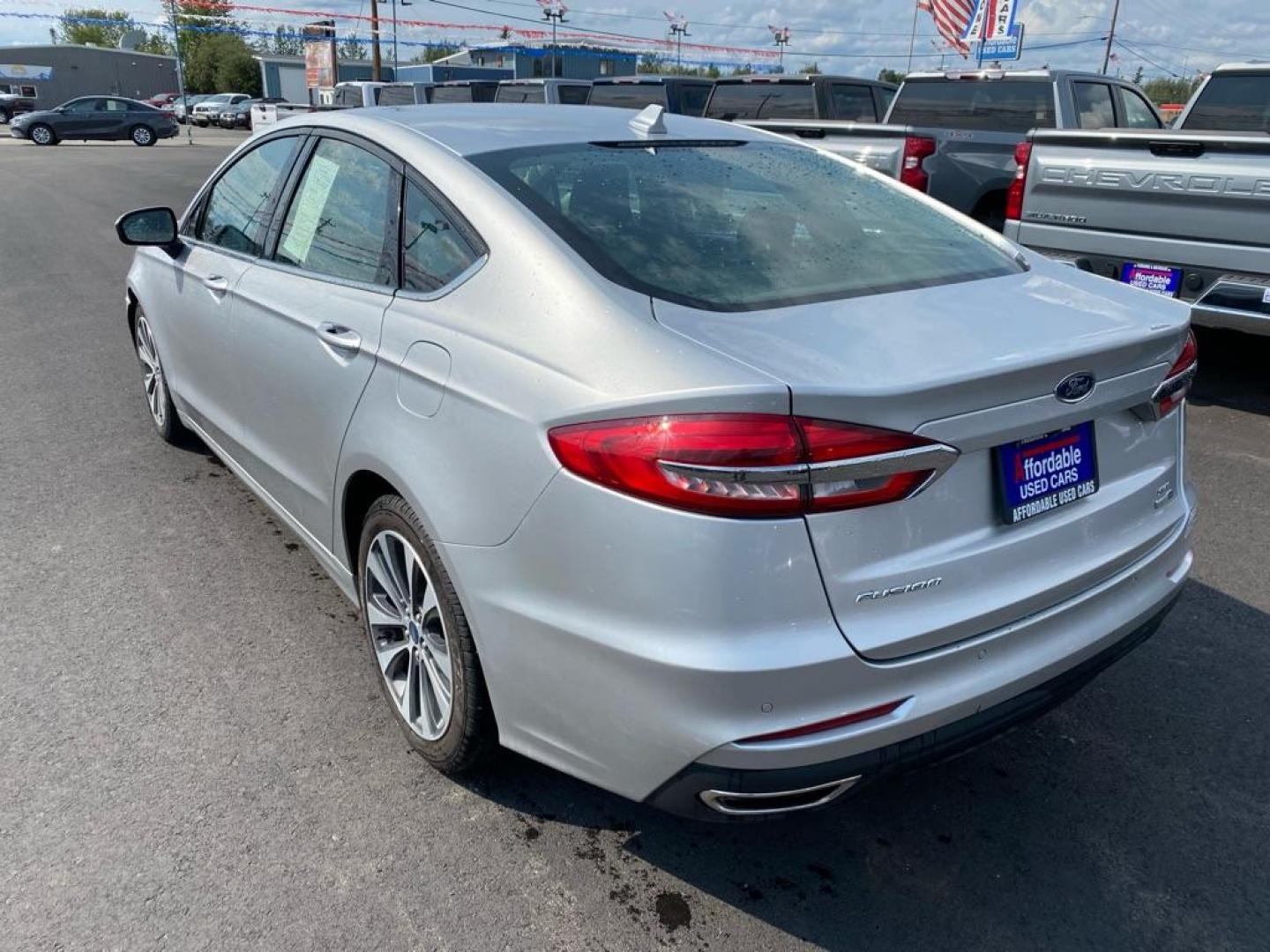 2019 SILVER FORD FUSION SE (3FA6P0T93KR) with an 2.0L engine, Automatic transmission, located at 2525 S. Cushman, Fairbanks, AK, 99701, (907) 452-5707, 64.824036, -147.712311 - Photo#3