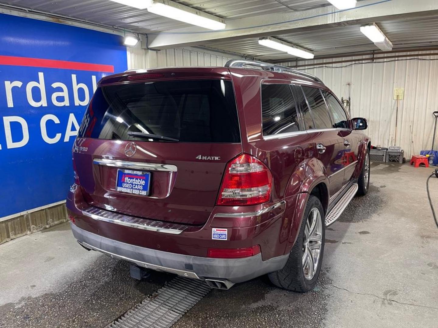 2008 MAROON MERCEDES-BENZ GL 550 4MATIC (4JGBF86E08A) with an 5.5L engine, Automatic transmission, located at 2525 S. Cushman, Fairbanks, AK, 99701, (907) 452-5707, 64.824036, -147.712311 - Photo#2