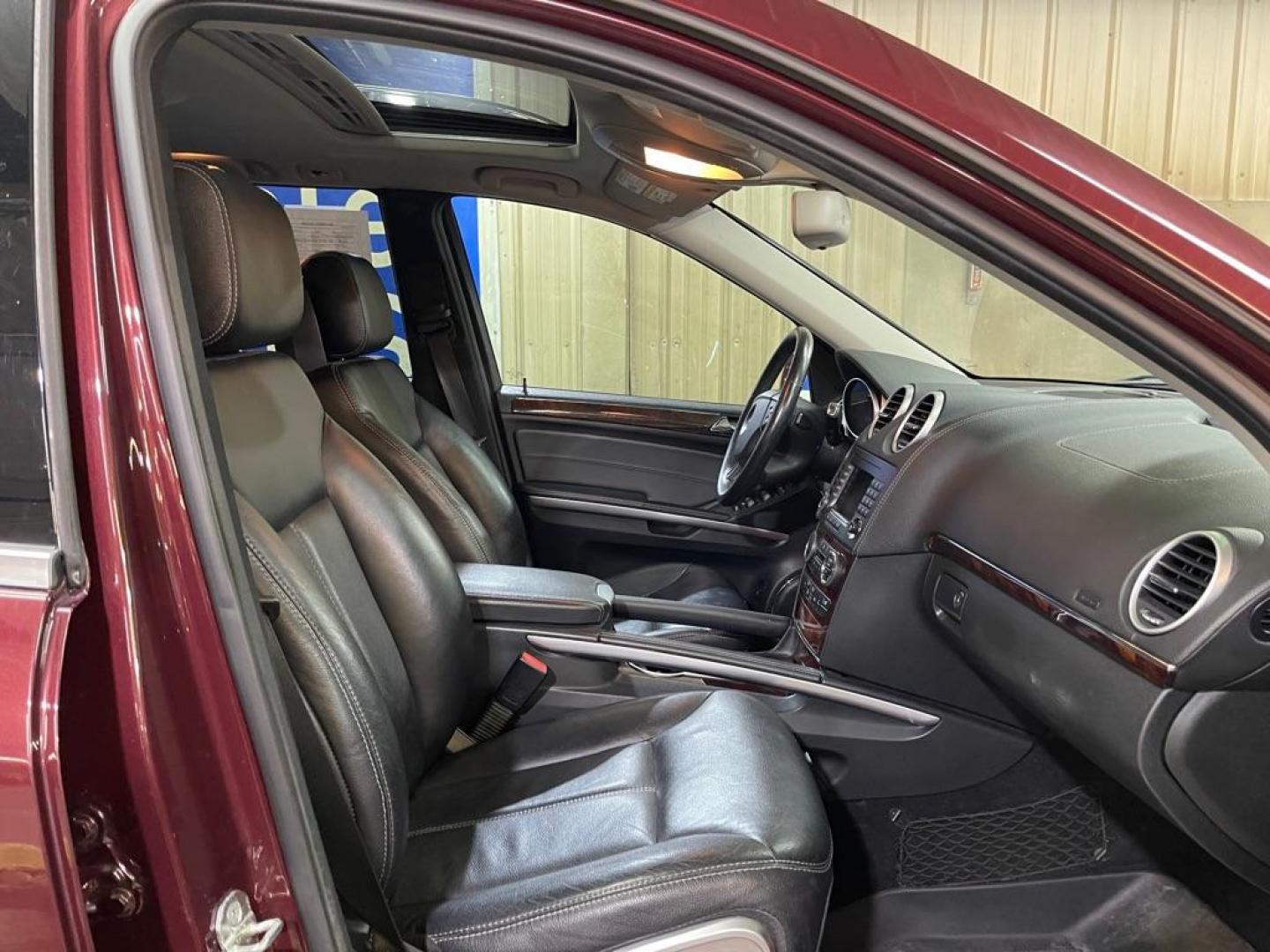 2008 MAROON MERCEDES-BENZ GL 550 4MATIC (4JGBF86E08A) with an 5.5L engine, Automatic transmission, located at 2525 S. Cushman, Fairbanks, AK, 99701, (907) 452-5707, 64.824036, -147.712311 - Photo#3