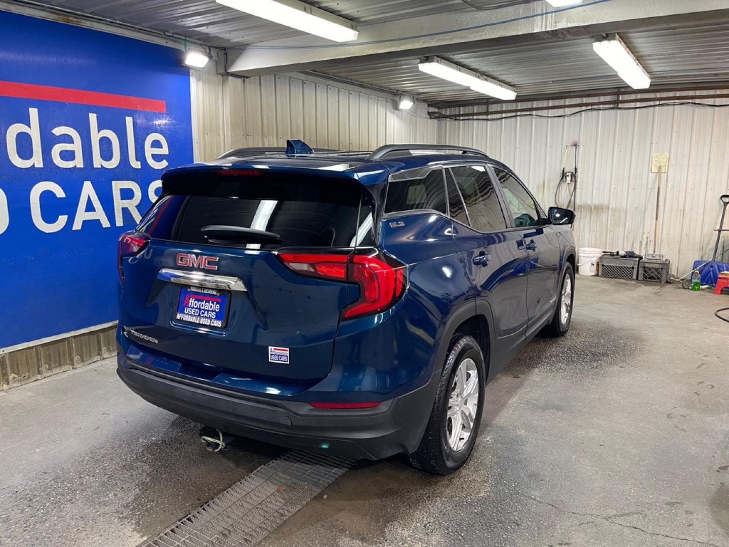 2021 BLUE GMC TERRAIN SLE (3GKALMEV0ML) with an 1.5L engine, Automatic transmission, located at 2525 S. Cushman, Fairbanks, AK, 99701, (907) 452-5707, 64.824036, -147.712311- Photo#2
