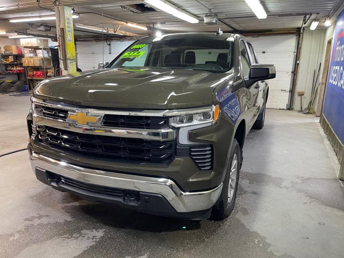 2023 GREEN CHEVROLET SILVERADO 1500 LT (1GCUDDED6PZ) with an 5.3L engine, Automatic transmission, located at 2525 S. Cushman, Fairbanks, AK, 99701, (907) 452-5707, 64.824036, -147.712311 - Photo#1