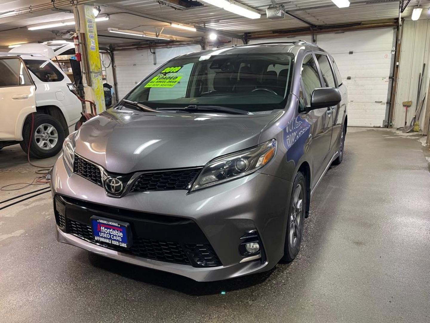 2019 GRAY TOYOTA SIENNA SE (5TDEZ3DCXKS) with an 3.5L engine, Automatic transmission, located at 2525 S. Cushman, Fairbanks, AK, 99701, (907) 452-5707, 64.824036, -147.712311 - Photo#1