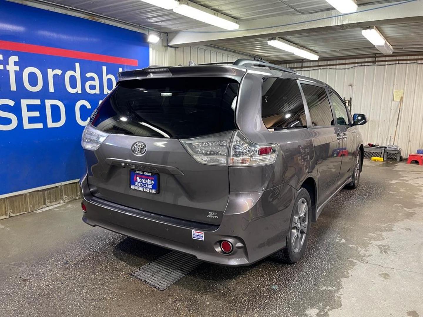 2019 GRAY TOYOTA SIENNA SE (5TDEZ3DCXKS) with an 3.5L engine, Automatic transmission, located at 2525 S. Cushman, Fairbanks, AK, 99701, (907) 452-5707, 64.824036, -147.712311 - Photo#2