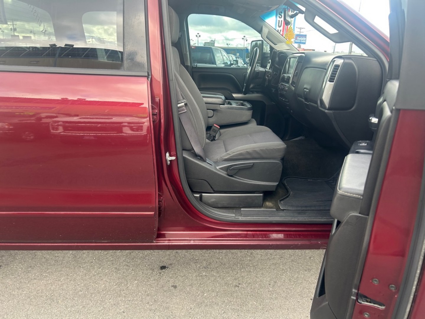 2017 MAROON CHEVROLET SILVERADO 2500 HEAVY DUTY LT (1GC1KVEG6HF) with an 6.0L engine, Automatic transmission, located at 2525 S. Cushman, Fairbanks, AK, 99701, (907) 452-5707, 64.824036, -147.712311- Photo#4