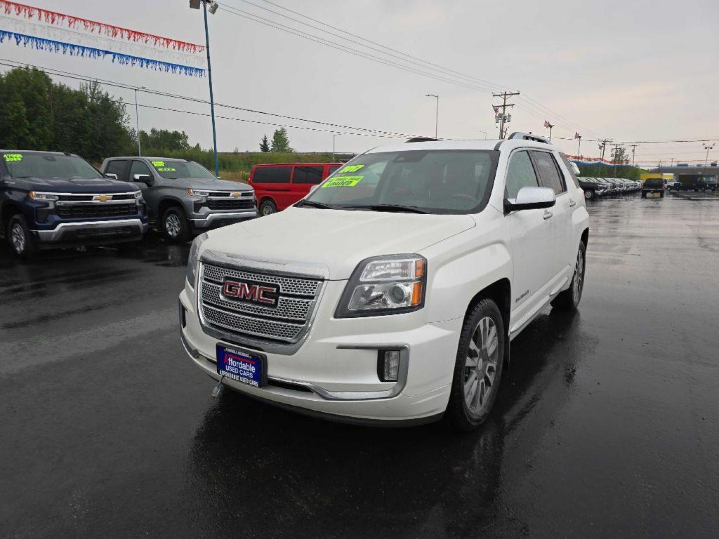 2017 WHITE GMC TERRAIN DENALI (2GKFLVE38H6) with an 3.6L engine, Automatic transmission, located at 2525 S. Cushman, Fairbanks, AK, 99701, (907) 452-5707, 64.824036, -147.712311 - Photo#4