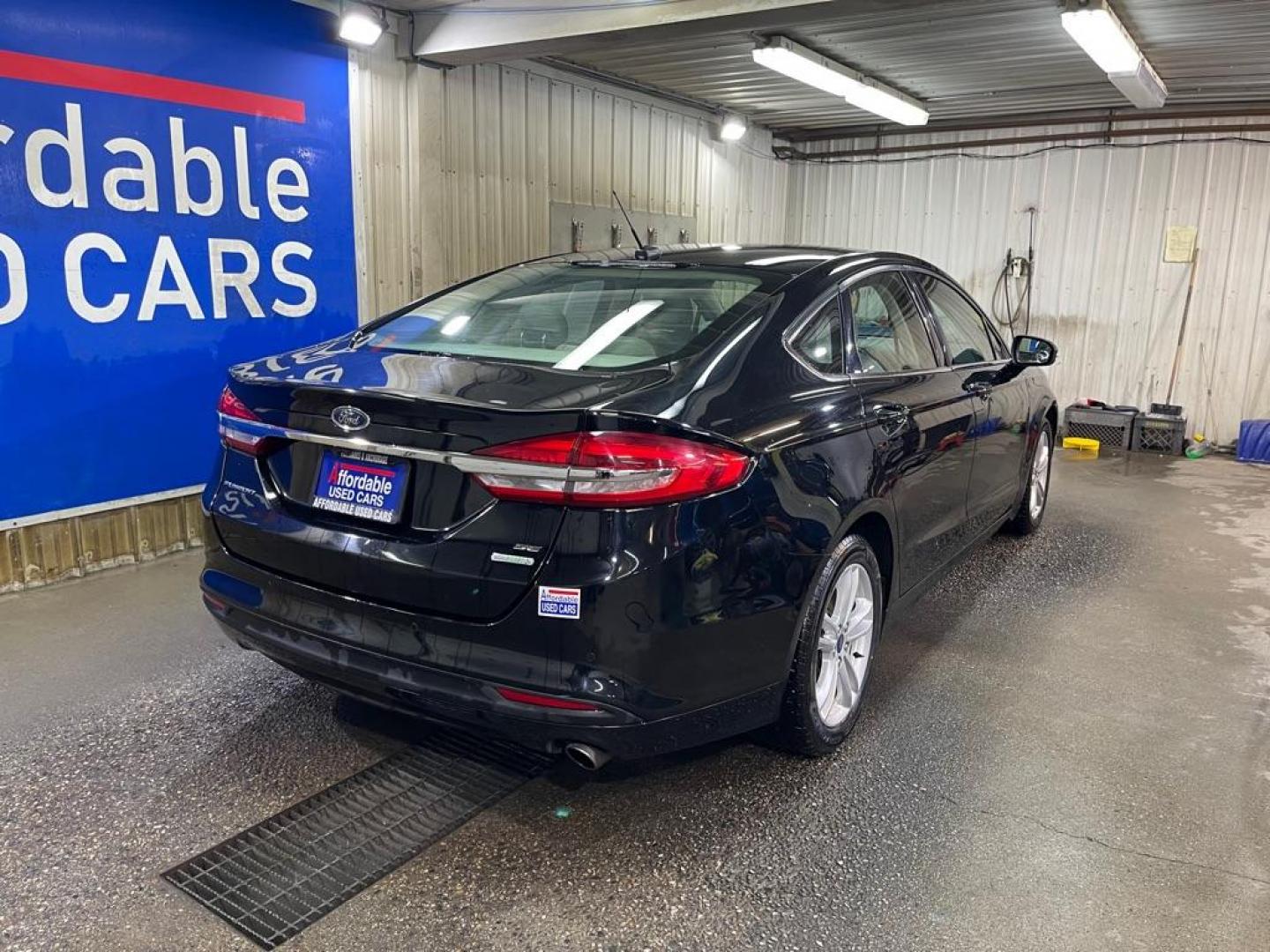 2018 GREY FORD FUSION SE (3FA6P0HD8JR) with an 1.5L engine, Automatic transmission, located at 2525 S. Cushman, Fairbanks, AK, 99701, (907) 452-5707, 64.824036, -147.712311 - Photo#2