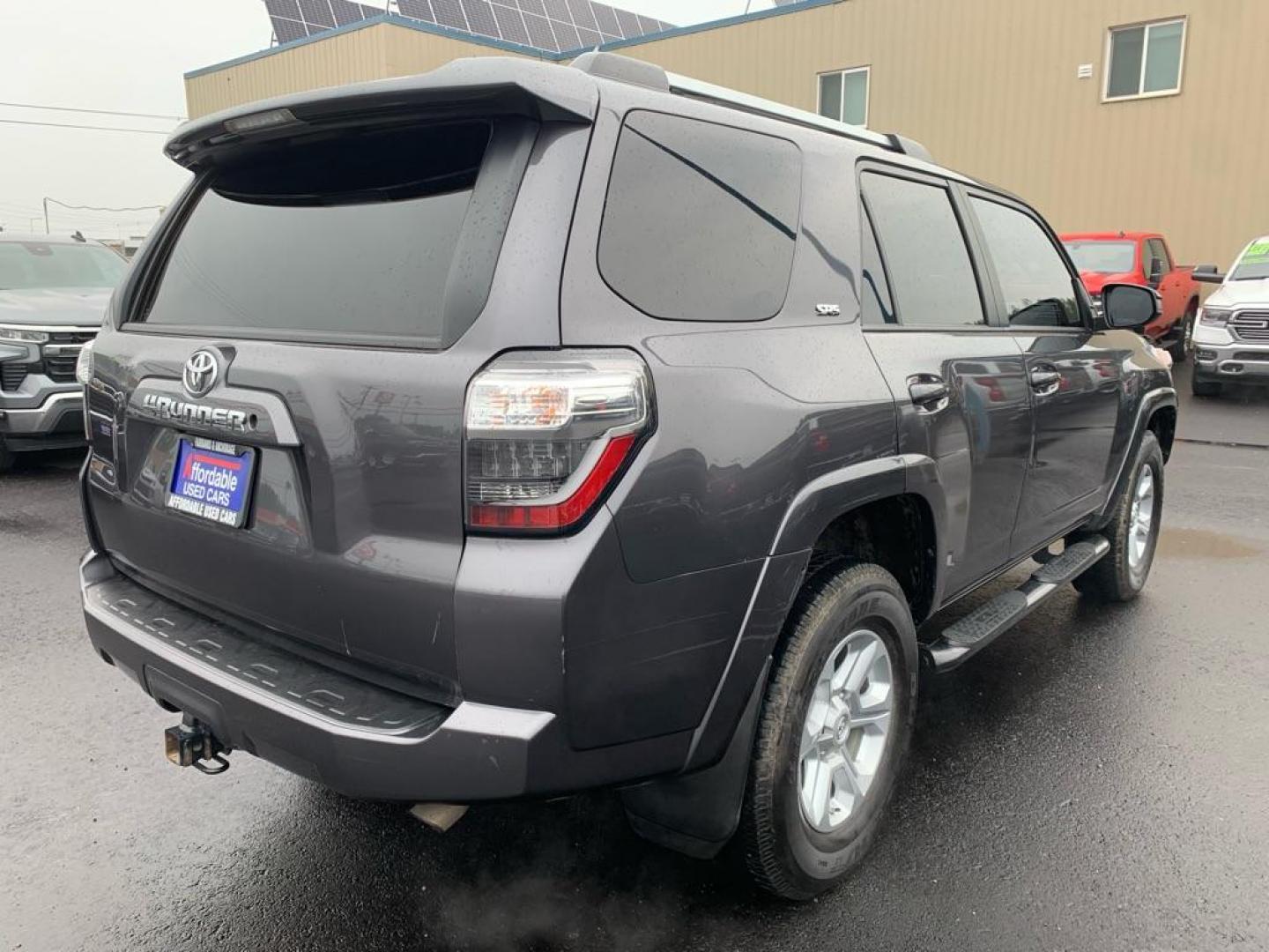 2019 GRAY TOYOTA 4RUNNER SR5 (JTEBU5JR8K5) with an 4.0L engine, Automatic transmission, located at 2525 S. Cushman, Fairbanks, AK, 99701, (907) 452-5707, 64.824036, -147.712311 - Photo#3