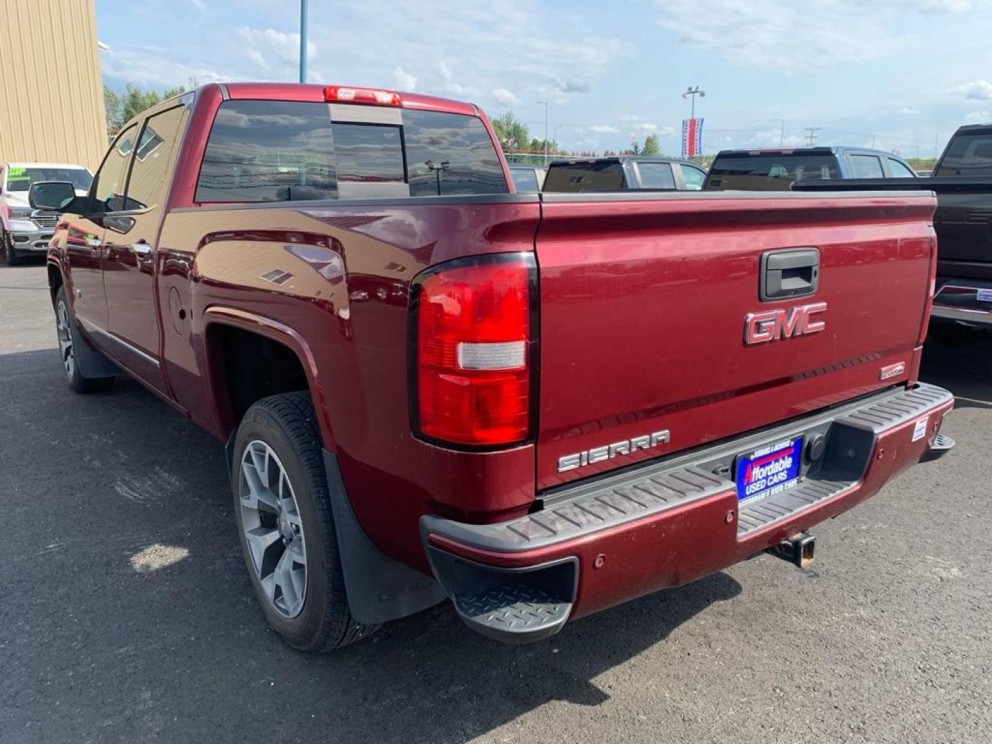 2015 MAROON GMC SIERRA 1500 SLE (3GTU2UEC9FG) with an 5.3L engine, Automatic transmission, located at 2525 S. Cushman, Fairbanks, AK, 99701, (907) 452-5707, 64.824036, -147.712311 - Photo#2