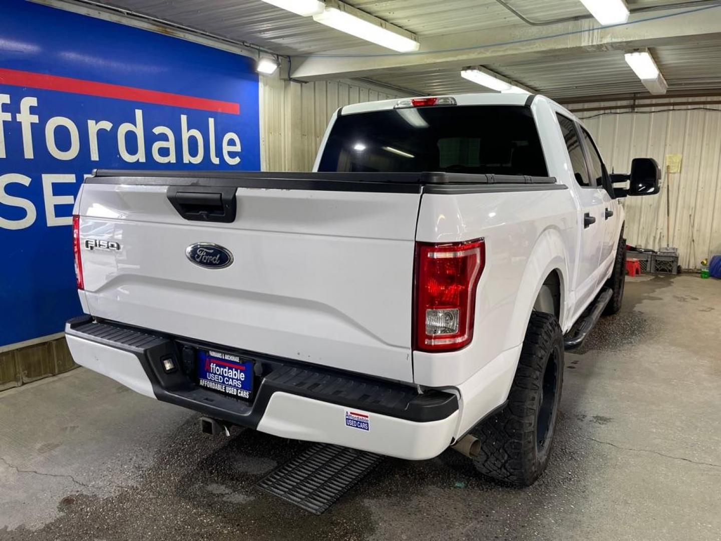 2017 WHITE FORD F150 SUPERCREW (1FTEW1EF6HK) with an 5.0L engine, Automatic transmission, located at 2525 S. Cushman, Fairbanks, AK, 99701, (907) 452-5707, 64.824036, -147.712311 - Photo#2