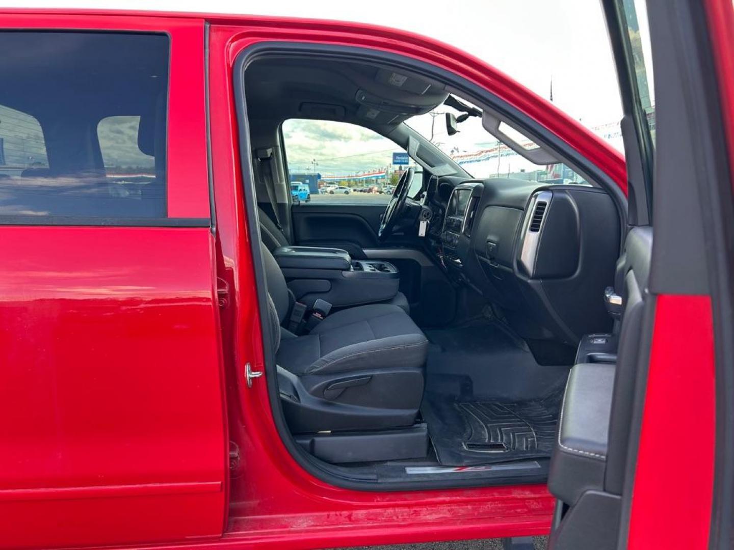 2018 RED CHEVROLET SILVERADO 1500 LT (3GCUKREC4JG) with an 5.3L engine, Automatic transmission, located at 2525 S. Cushman, Fairbanks, AK, 99701, (907) 452-5707, 64.824036, -147.712311 - Photo#4