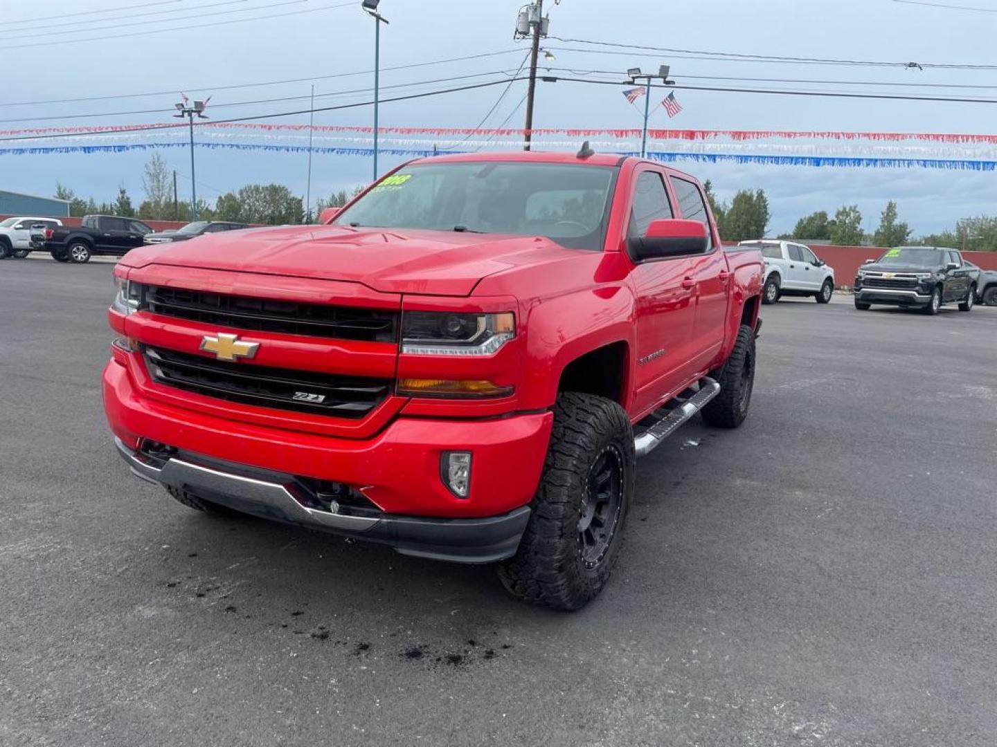 2018 RED CHEVROLET SILVERADO 1500 LT (3GCUKREC4JG) with an 5.3L engine, Automatic transmission, located at 2525 S. Cushman, Fairbanks, AK, 99701, (907) 452-5707, 64.824036, -147.712311 - Photo#1