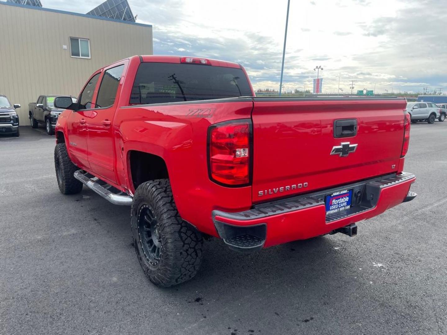 2018 RED CHEVROLET SILVERADO 1500 LT (3GCUKREC4JG) with an 5.3L engine, Automatic transmission, located at 2525 S. Cushman, Fairbanks, AK, 99701, (907) 452-5707, 64.824036, -147.712311 - Photo#2