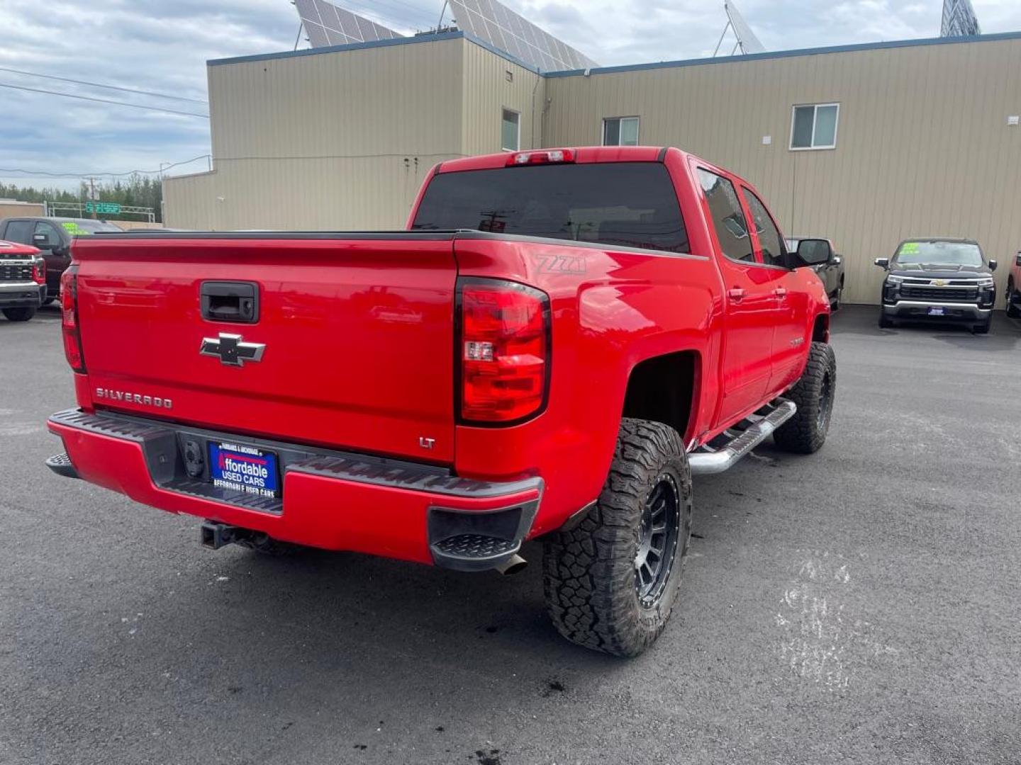 2018 RED CHEVROLET SILVERADO 1500 LT (3GCUKREC4JG) with an 5.3L engine, Automatic transmission, located at 2525 S. Cushman, Fairbanks, AK, 99701, (907) 452-5707, 64.824036, -147.712311 - Photo#3