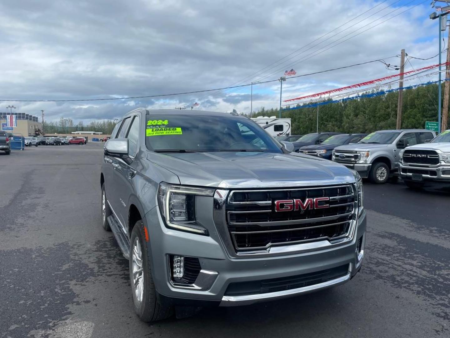 2024 GRAY GMC YUKON SLT (1GKS2BKD0RR) with an 5.3L engine, Automatic transmission, located at 2525 S. Cushman, Fairbanks, AK, 99701, (907) 452-5707, 64.824036, -147.712311 - Photo#0