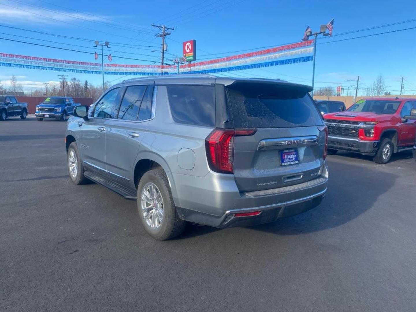 2024 SILVER GMC YUKON SLT (1GKS2BKD0RR) with an 5.3L engine, Automatic transmission, located at 2525 S. Cushman, Fairbanks, AK, 99701, (907) 452-5707, 64.824036, -147.712311 - Photo#3