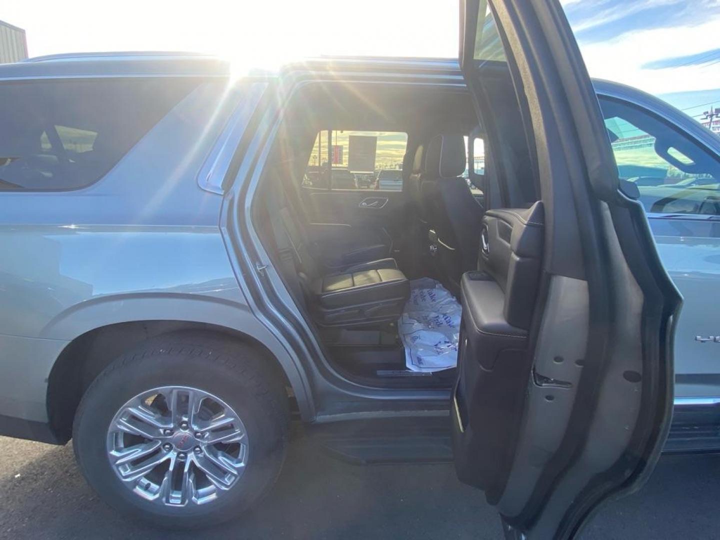 2024 SILVER GMC YUKON SLT (1GKS2BKD0RR) with an 5.3L engine, Automatic transmission, located at 2525 S. Cushman, Fairbanks, AK, 99701, (907) 452-5707, 64.824036, -147.712311 - Photo#5