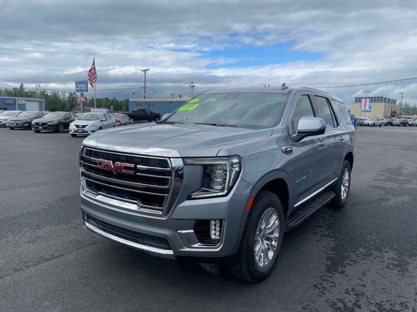 2024 GRAY GMC YUKON SLT (1GKS2BKD0RR) with an 5.3L engine, Automatic transmission, located at 2525 S. Cushman, Fairbanks, AK, 99701, (907) 452-5707, 64.824036, -147.712311 - Photo#1