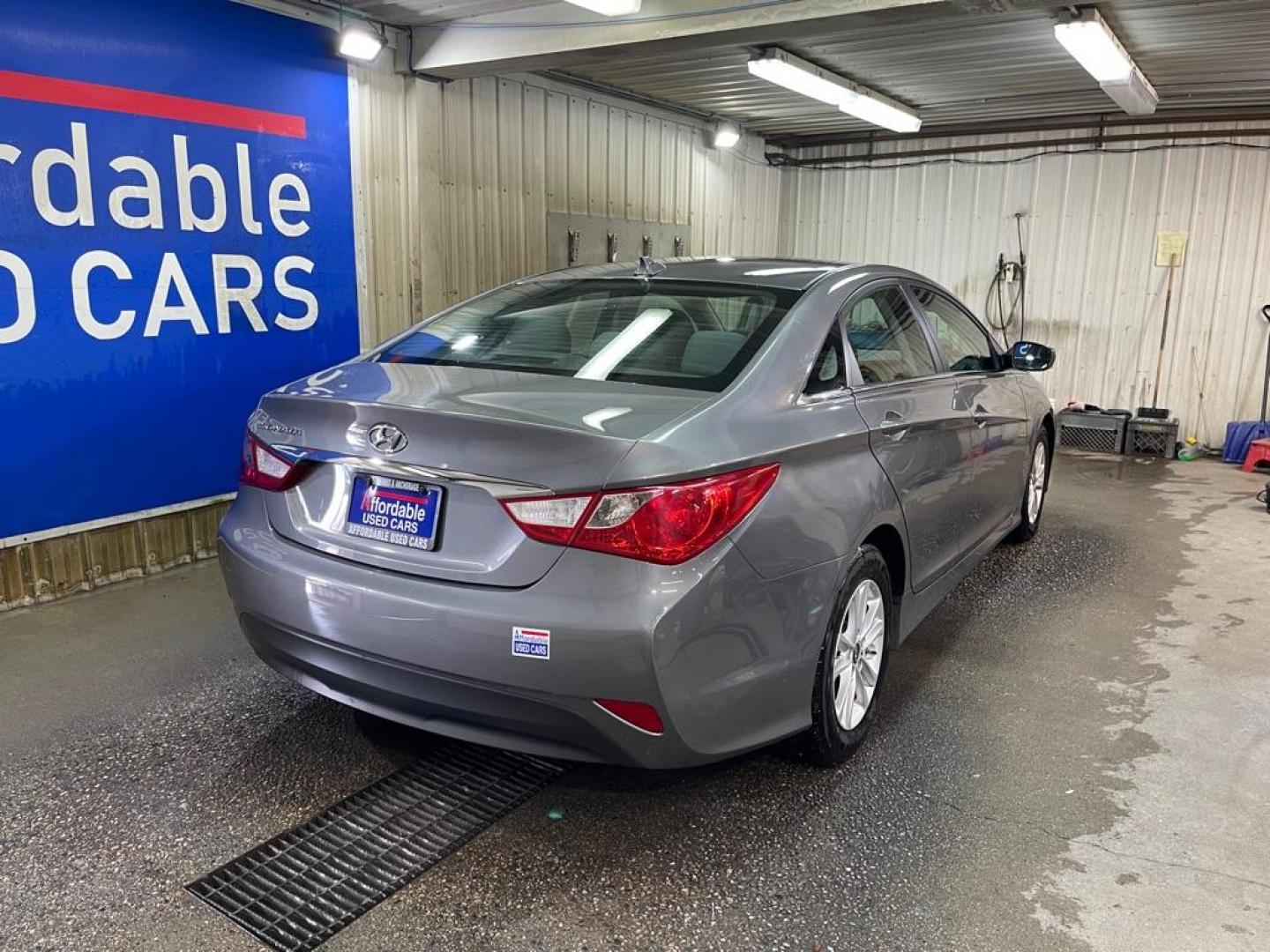 2014 GRAY HYUNDAI SONATA GLS (5NPEB4AC9EH) with an 2.4L engine, Automatic transmission, located at 2525 S. Cushman, Fairbanks, AK, 99701, (907) 452-5707, 64.824036, -147.712311 - Photo#2