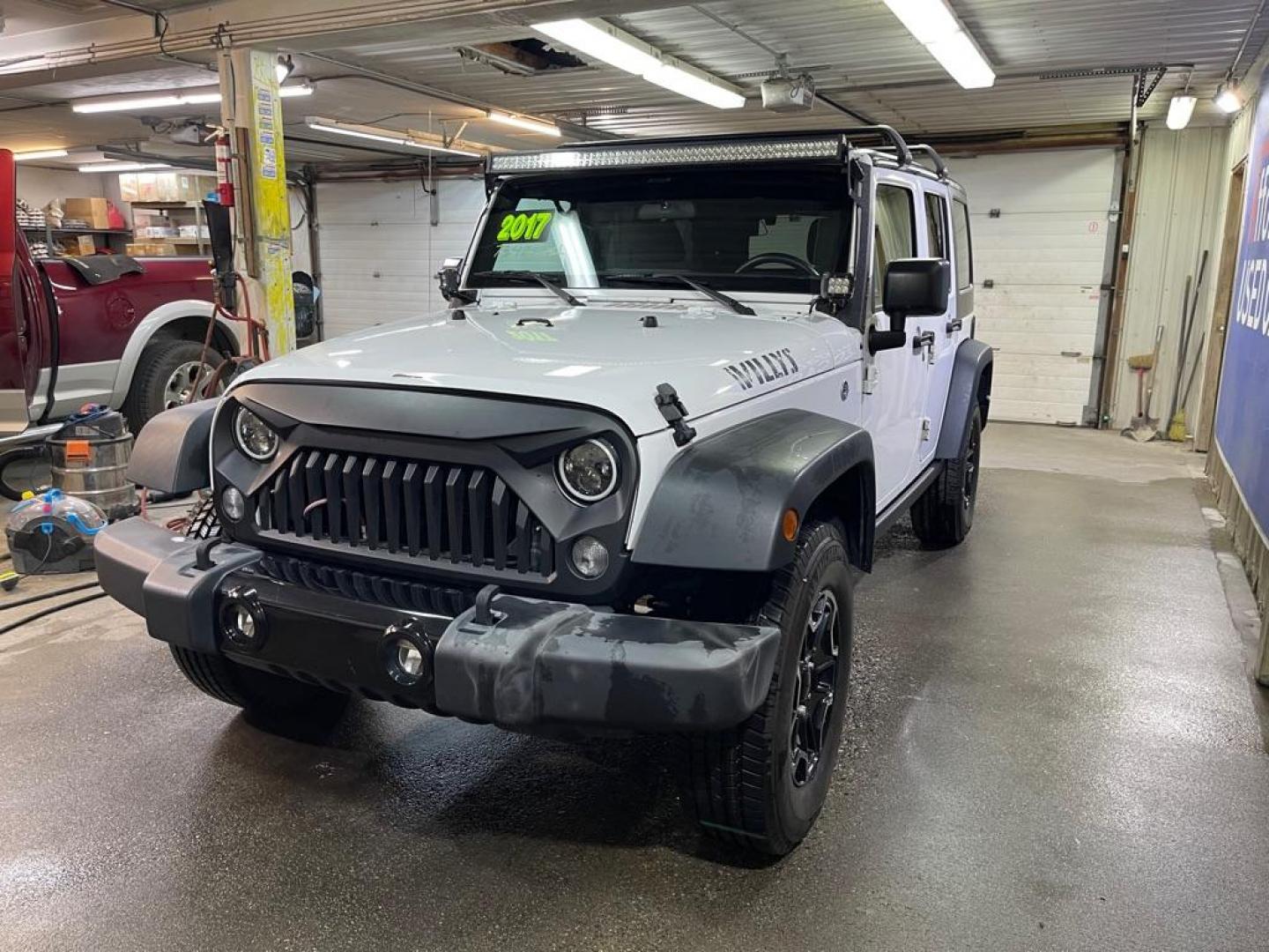 2017 WHITE JEEP WRANGLER UNLIMI SPORT (1C4BJWDG5HL) with an 3.6L engine, Automatic transmission, located at 2525 S. Cushman, Fairbanks, AK, 99701, (907) 452-5707, 64.824036, -147.712311 - Photo#1