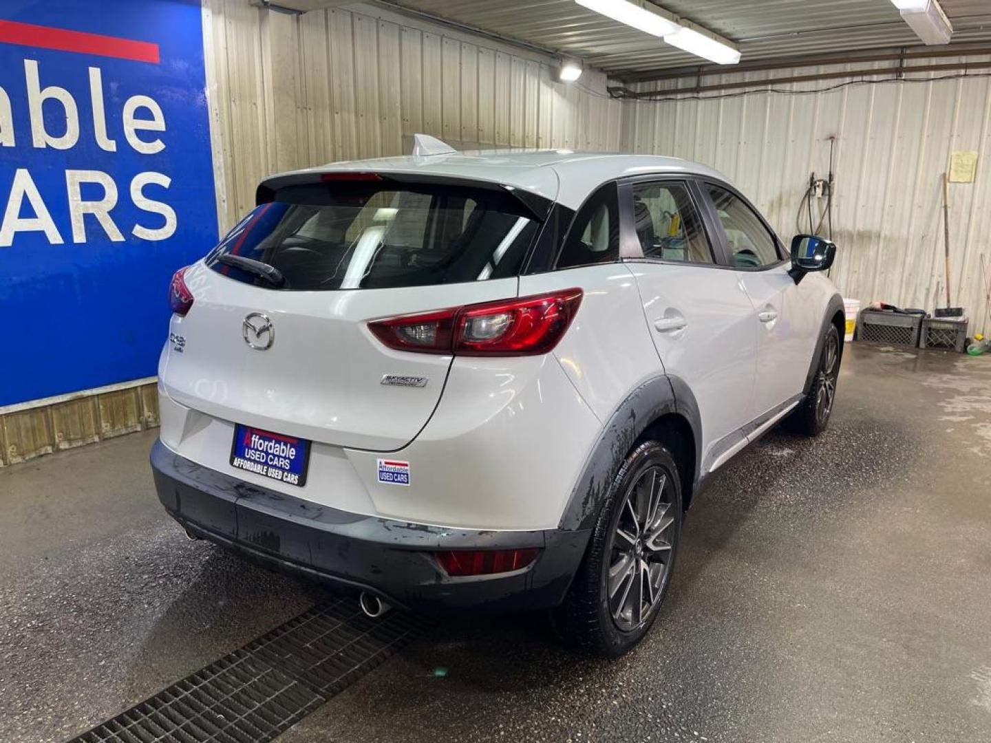 2016 SILVER MAZDA CX-3 GRAND TOURING (JM1DKBD7XG0) with an 2.0L engine, Automatic transmission, located at 2525 S. Cushman, Fairbanks, AK, 99701, (907) 452-5707, 64.824036, -147.712311 - Photo#2