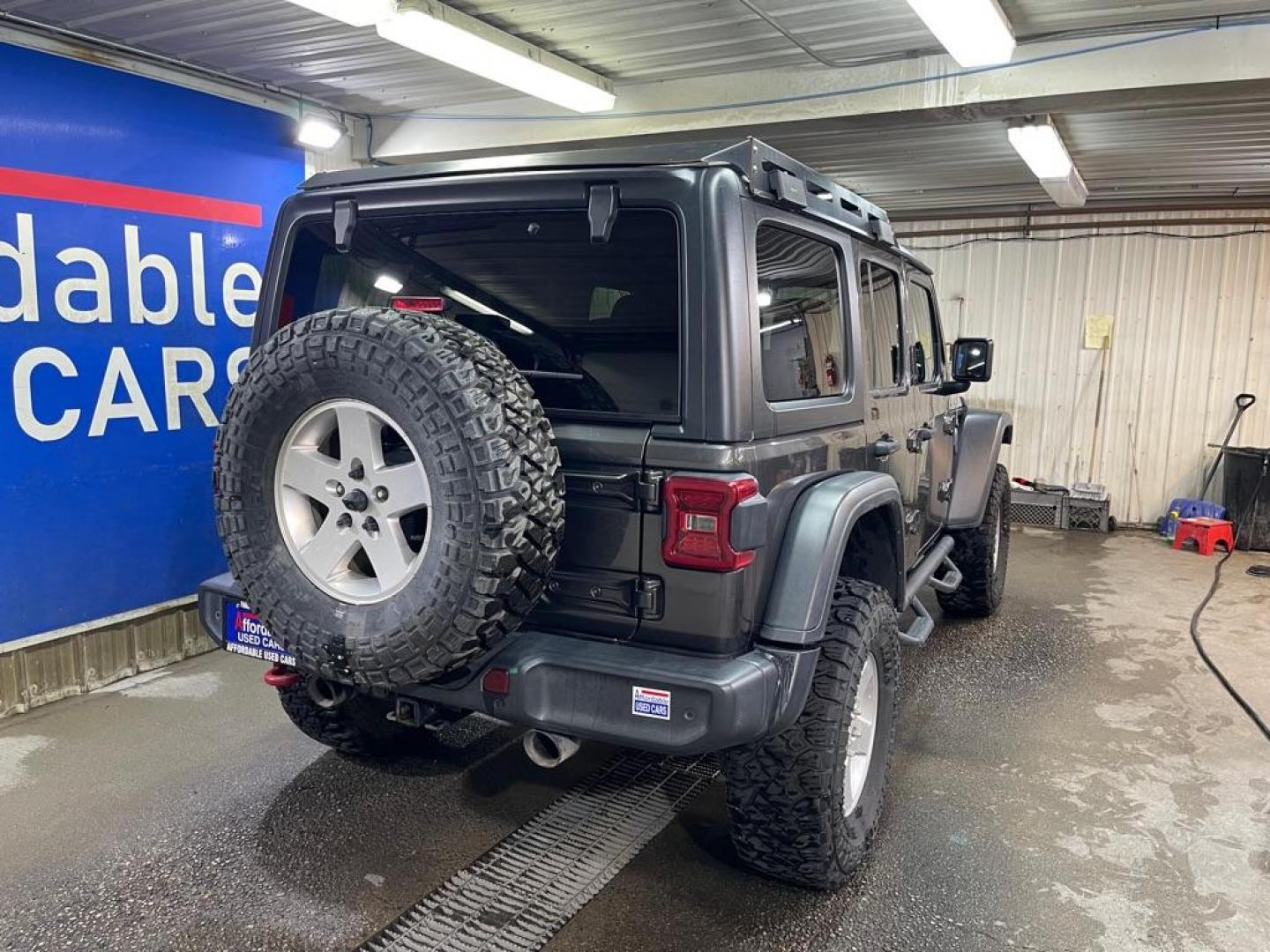 2018 GRAY JEEP WRANGLER UNLIMI RUBICON (1C4HJXFG3JW) with an 3.6L engine, Automatic transmission, located at 2525 S. Cushman, Fairbanks, AK, 99701, (907) 452-5707, 64.824036, -147.712311 - Photo#2