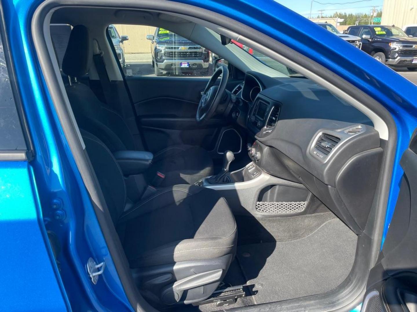 2018 BLUE JEEP COMPASS SPORT (3C4NJCAB5JT) with an 2.4L engine, Automatic transmission, located at 2525 S. Cushman, Fairbanks, AK, 99701, (907) 452-5707, 64.824036, -147.712311 - Photo#5