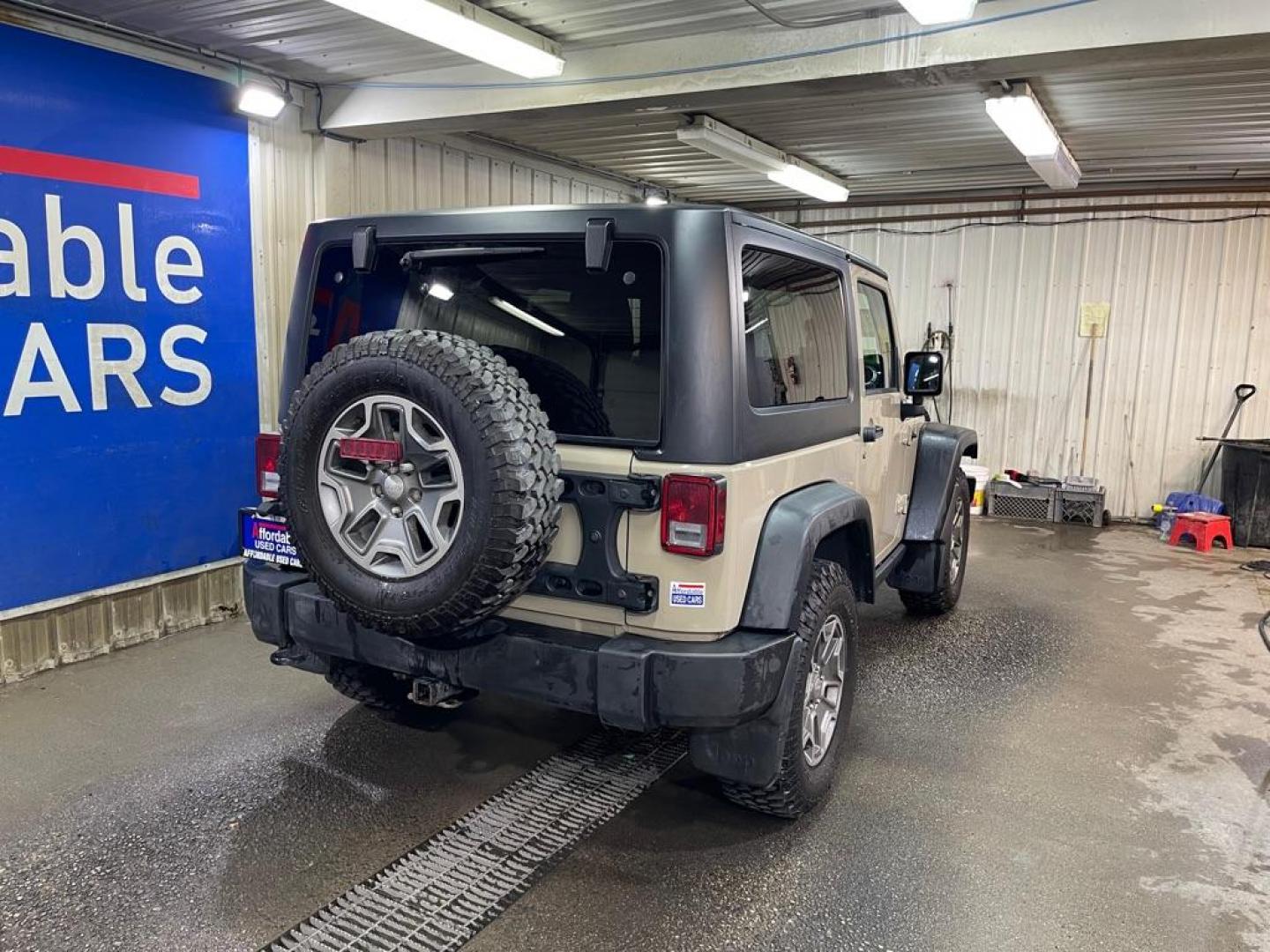 2018 TAN JEEP WRANGLER RUBICON (1C4BJWCG2JL) with an 3.6L engine, Automatic transmission, located at 2525 S. Cushman, Fairbanks, AK, 99701, (907) 452-5707, 64.824036, -147.712311 - Photo#2