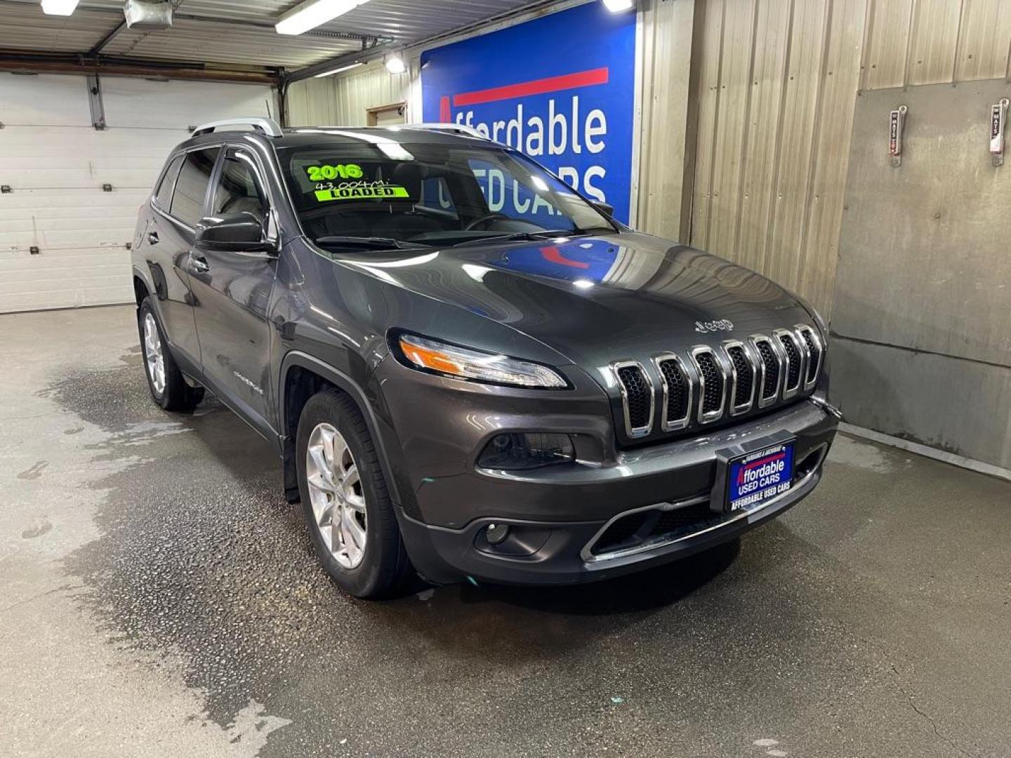 2016 GRAY JEEP CHEROKEE LIMITED (1C4PJMDS6GW) with an 3.2L engine, Automatic transmission, located at 2525 S. Cushman, Fairbanks, AK, 99701, (907) 452-5707, 64.824036, -147.712311 - Photo#0