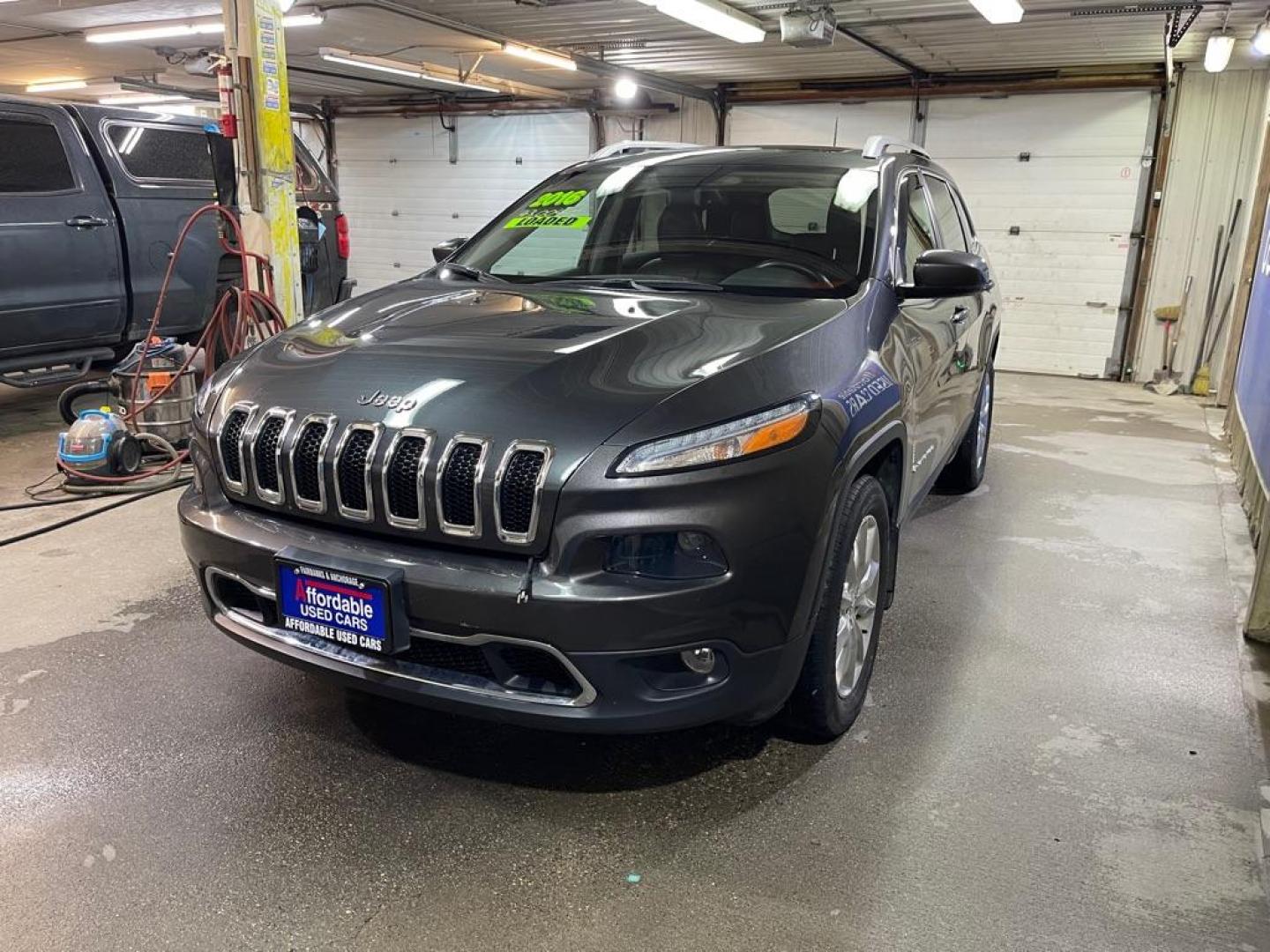 2016 GRAY JEEP CHEROKEE LIMITED (1C4PJMDS6GW) with an 3.2L engine, Automatic transmission, located at 2525 S. Cushman, Fairbanks, AK, 99701, (907) 452-5707, 64.824036, -147.712311 - Photo#1