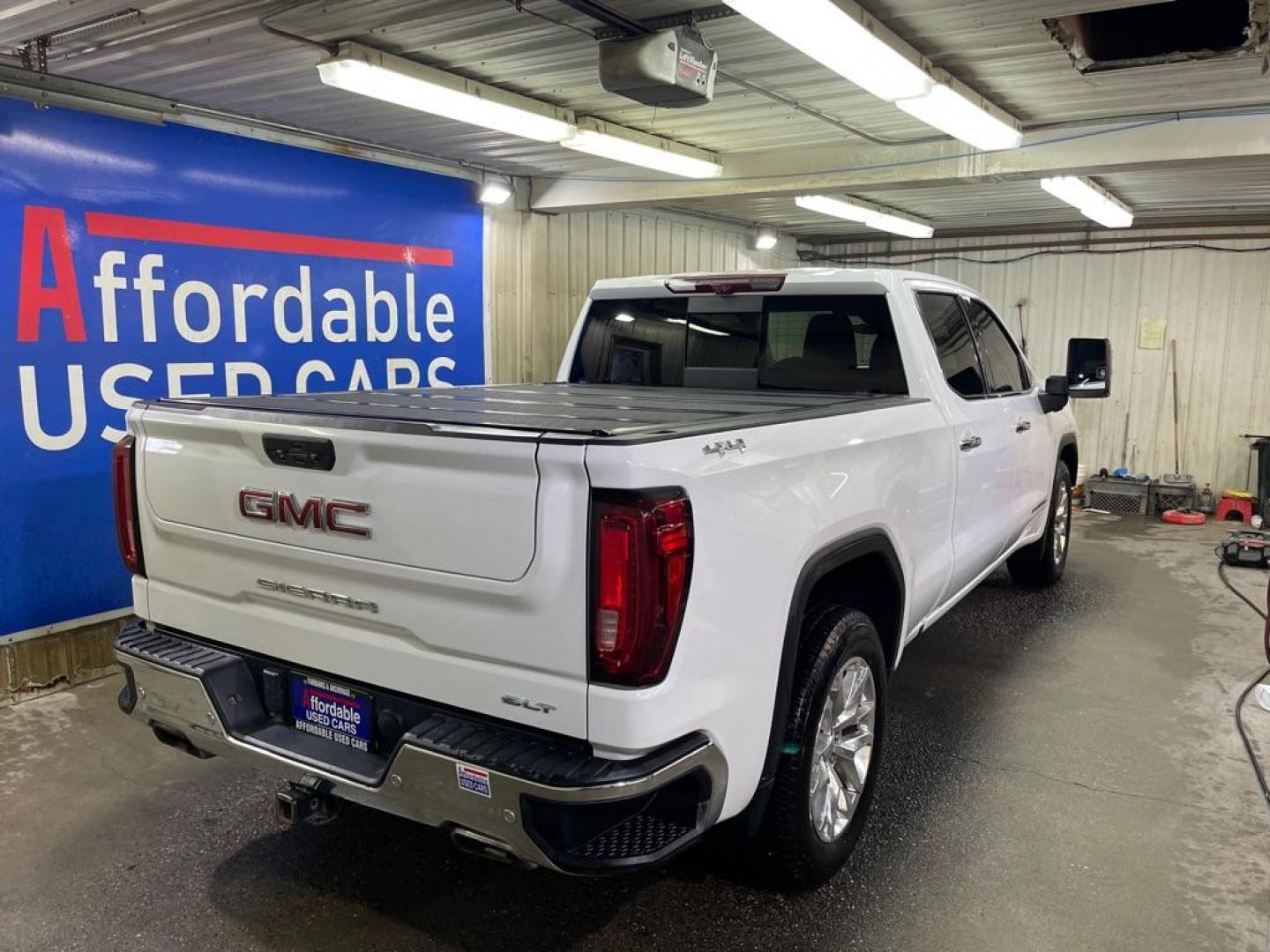 2022 WHITE GMC SIERRA LIMITED 1500 SLT (3GTU9DEL9NG) with an 6.2L engine, Automatic transmission, located at 2525 S. Cushman, Fairbanks, AK, 99701, (907) 452-5707, 64.824036, -147.712311 - Photo#2