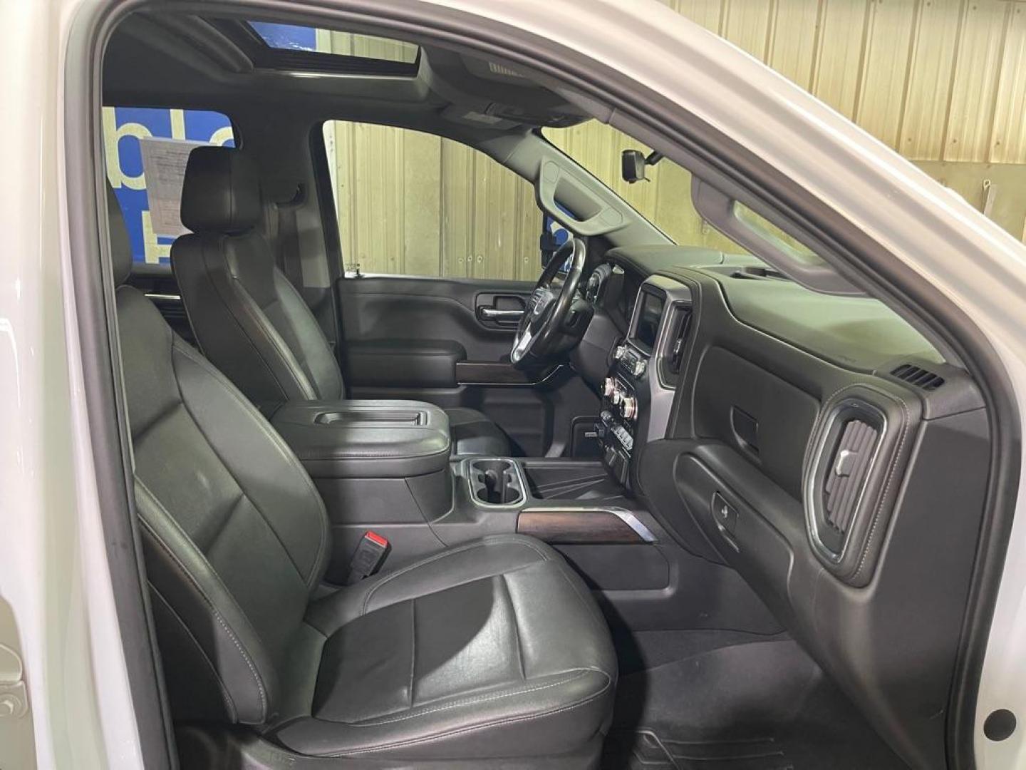 2022 WHITE GMC SIERRA LIMITED 1500 SLT (3GTU9DEL9NG) with an 6.2L engine, Automatic transmission, located at 2525 S. Cushman, Fairbanks, AK, 99701, (907) 452-5707, 64.824036, -147.712311 - Photo#3