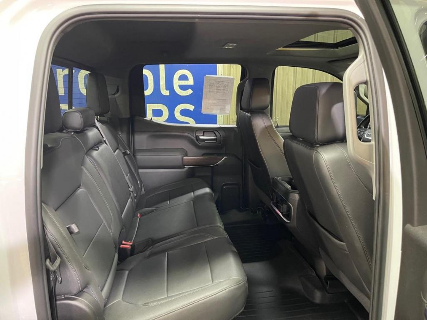 2022 WHITE GMC SIERRA LIMITED 1500 SLT (3GTU9DEL9NG) with an 6.2L engine, Automatic transmission, located at 2525 S. Cushman, Fairbanks, AK, 99701, (907) 452-5707, 64.824036, -147.712311 - Photo#4