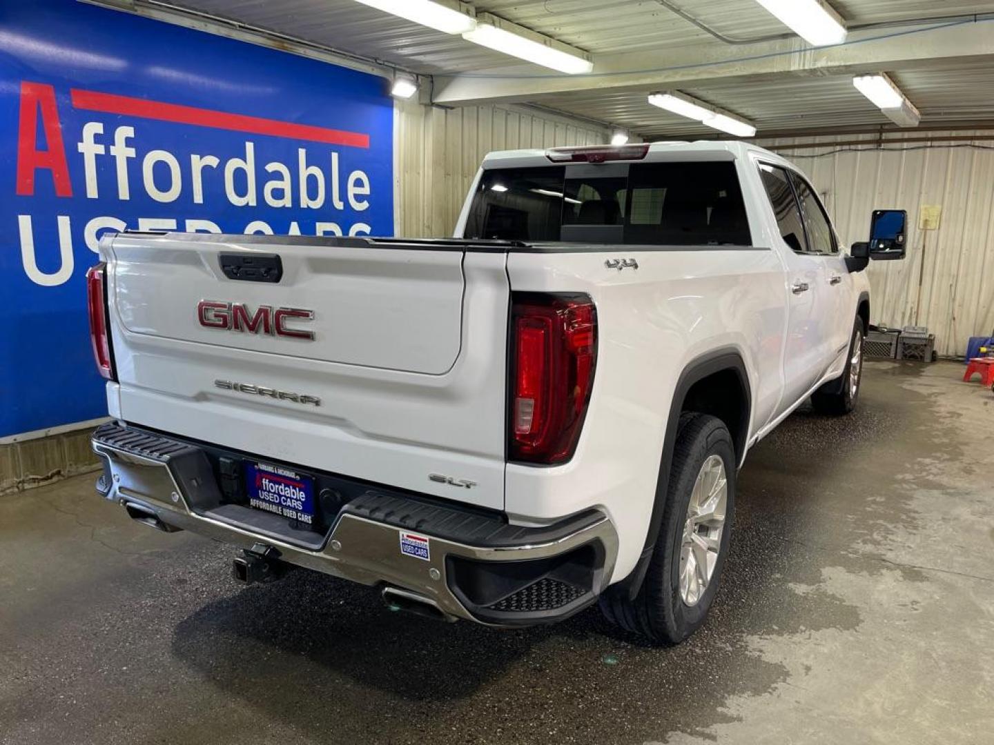 2022 WHITE GMC SIERRA LIMITED 1500 SLT (3GTU9DEL9NG) with an 6.2L engine, Automatic transmission, located at 2525 S. Cushman, Fairbanks, AK, 99701, (907) 452-5707, 64.824036, -147.712311 - Photo#2