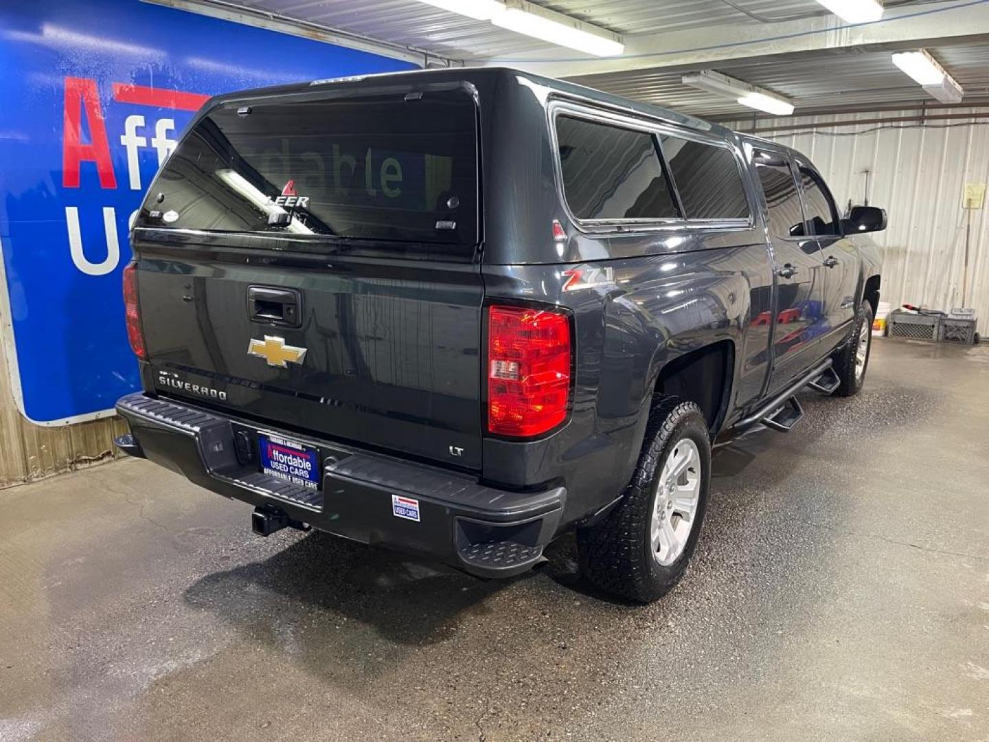 2018 BLUE CHEVROLET SILVERADO 1500 LT (3GCUKREC8JG) with an 5.3L engine, Automatic transmission, located at 2525 S. Cushman, Fairbanks, AK, 99701, (907) 452-5707, 64.824036, -147.712311 - Photo#2