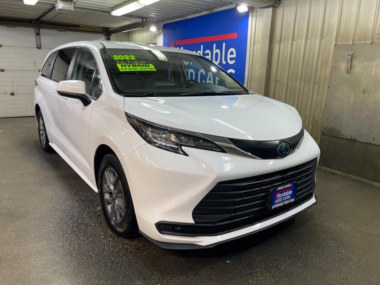 2022 WHITE TOYOTA SIENNA LE (5TDKRKEC6NS) with an 2.5L engine, Continuously Variable transmission, located at 2525 S. Cushman, Fairbanks, AK, 99701, (907) 452-5707, 64.824036, -147.712311 - Photo#0