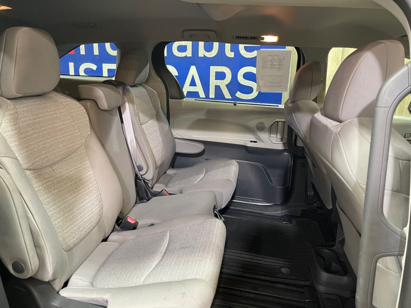 2022 WHITE TOYOTA SIENNA LE LE (5TDKRKEC6NS) with an 2.5L engine, Continuously Variable transmission, located at 2525 S. Cushman, Fairbanks, AK, 99701, (907) 452-5707, 64.824036, -147.712311- Photo#4