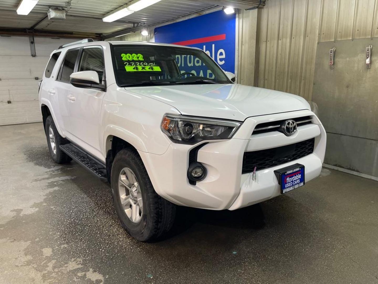 2022 WHITE TOYOTA 4RUNNER SR5/SR5 PREMIUM (JTEMU5JR6N6) with an 4.0L engine, Automatic transmission, located at 2525 S. Cushman, Fairbanks, AK, 99701, (907) 452-5707, 64.824036, -147.712311 - Photo#0