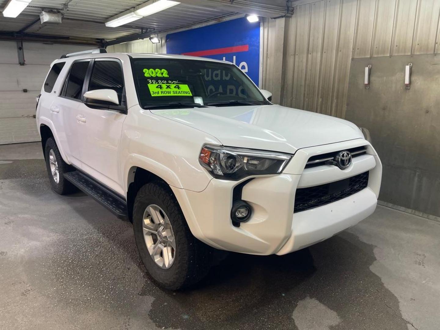2022 WHITE TOYOTA 4RUNNER SR5/SR5 PREMIUM (JTEMU5JR6N6) with an 4.0L engine, Automatic transmission, located at 2525 S. Cushman, Fairbanks, AK, 99701, (907) 452-5707, 64.824036, -147.712311 - Photo#0