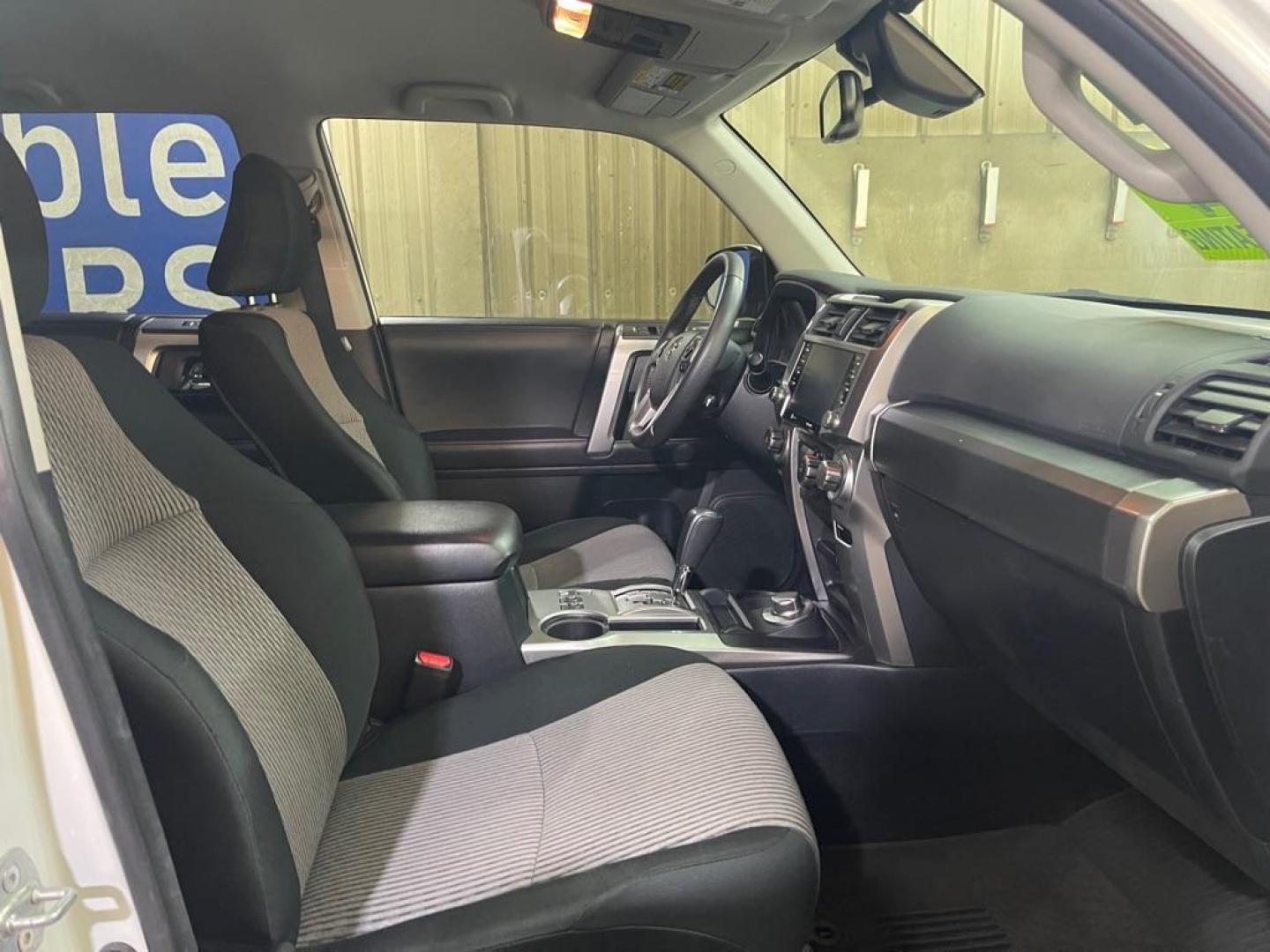 2022 WHITE TOYOTA 4RUNNER SR5/SR5 PREMIUM (JTEMU5JR6N6) with an 4.0L engine, Automatic transmission, located at 2525 S. Cushman, Fairbanks, AK, 99701, (907) 452-5707, 64.824036, -147.712311 - Photo#3