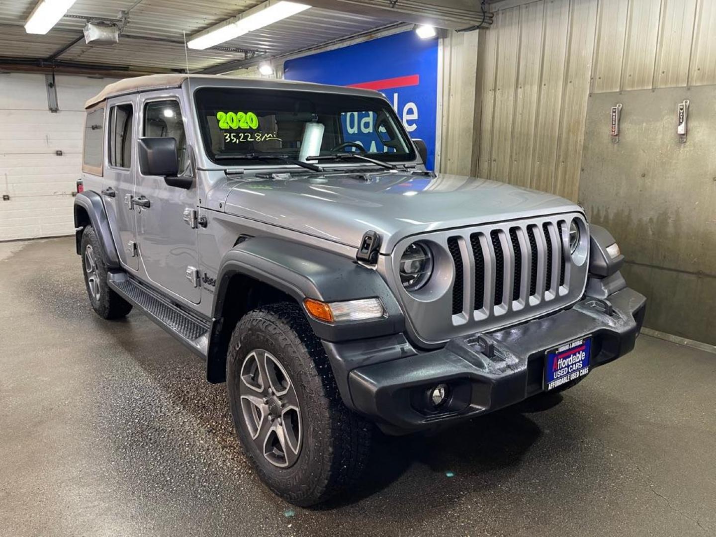 2020 GRAY JEEP WRANGLER UNLIMI SPORT (1C4HJXDG4LW) with an 3.6L engine, Automatic transmission, located at 2525 S. Cushman, Fairbanks, AK, 99701, (907) 452-5707, 64.824036, -147.712311 - Photo#0