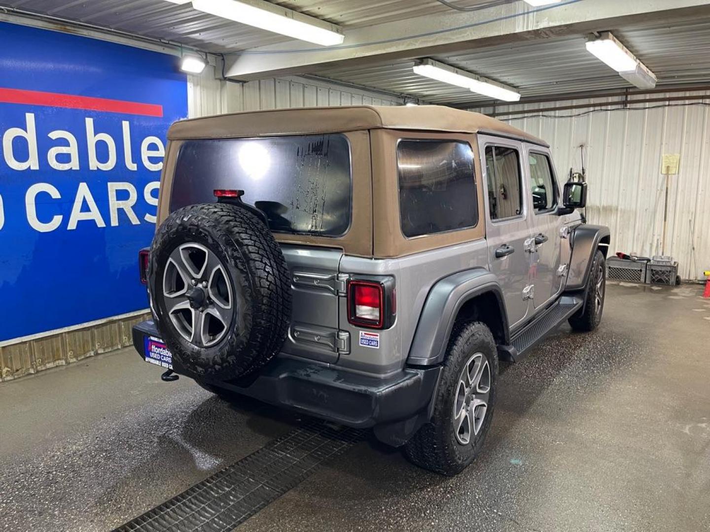 2020 GRAY JEEP WRANGLER UNLIMI SPORT (1C4HJXDG4LW) with an 3.6L engine, Automatic transmission, located at 2525 S. Cushman, Fairbanks, AK, 99701, (907) 452-5707, 64.824036, -147.712311 - Photo#2