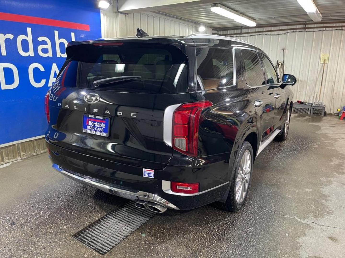 2020 BLACK HYUNDAI PALISADE LIMITED (KM8R54HE7LU) with an 3.8L engine, Automatic transmission, located at 2525 S. Cushman, Fairbanks, AK, 99701, (907) 452-5707, 64.824036, -147.712311 - Photo#2